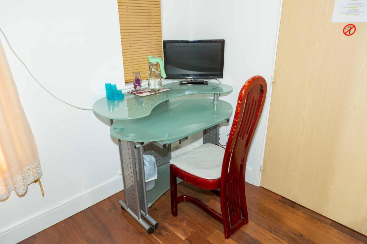 Benjamin Guest House Yiewsley Ngoại thất bức ảnh