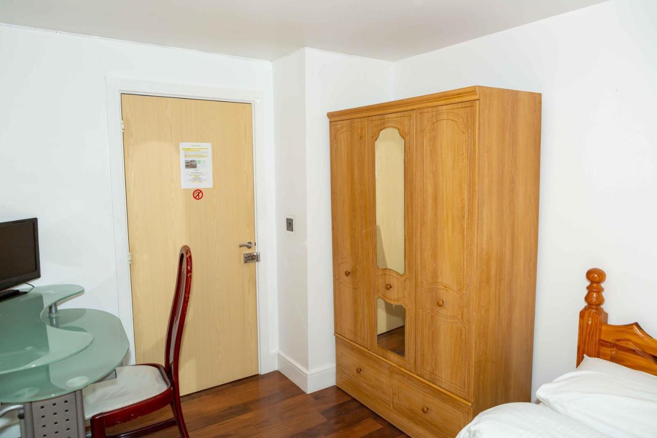 Benjamin Guest House Yiewsley Ngoại thất bức ảnh