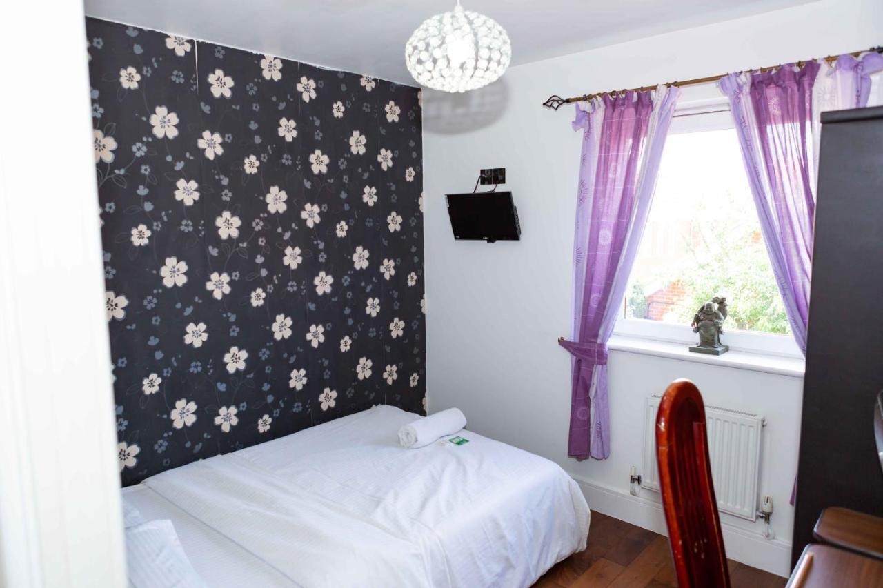 Benjamin Guest House Yiewsley Ngoại thất bức ảnh