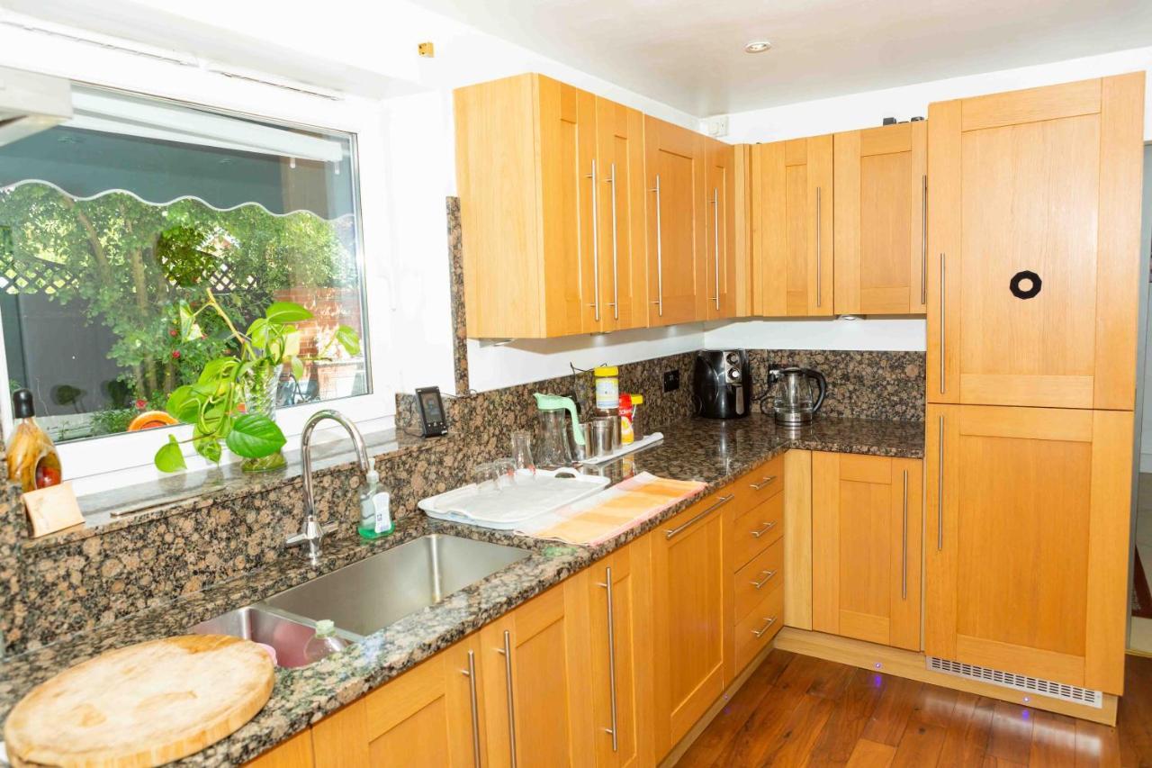 Benjamin Guest House Yiewsley Ngoại thất bức ảnh